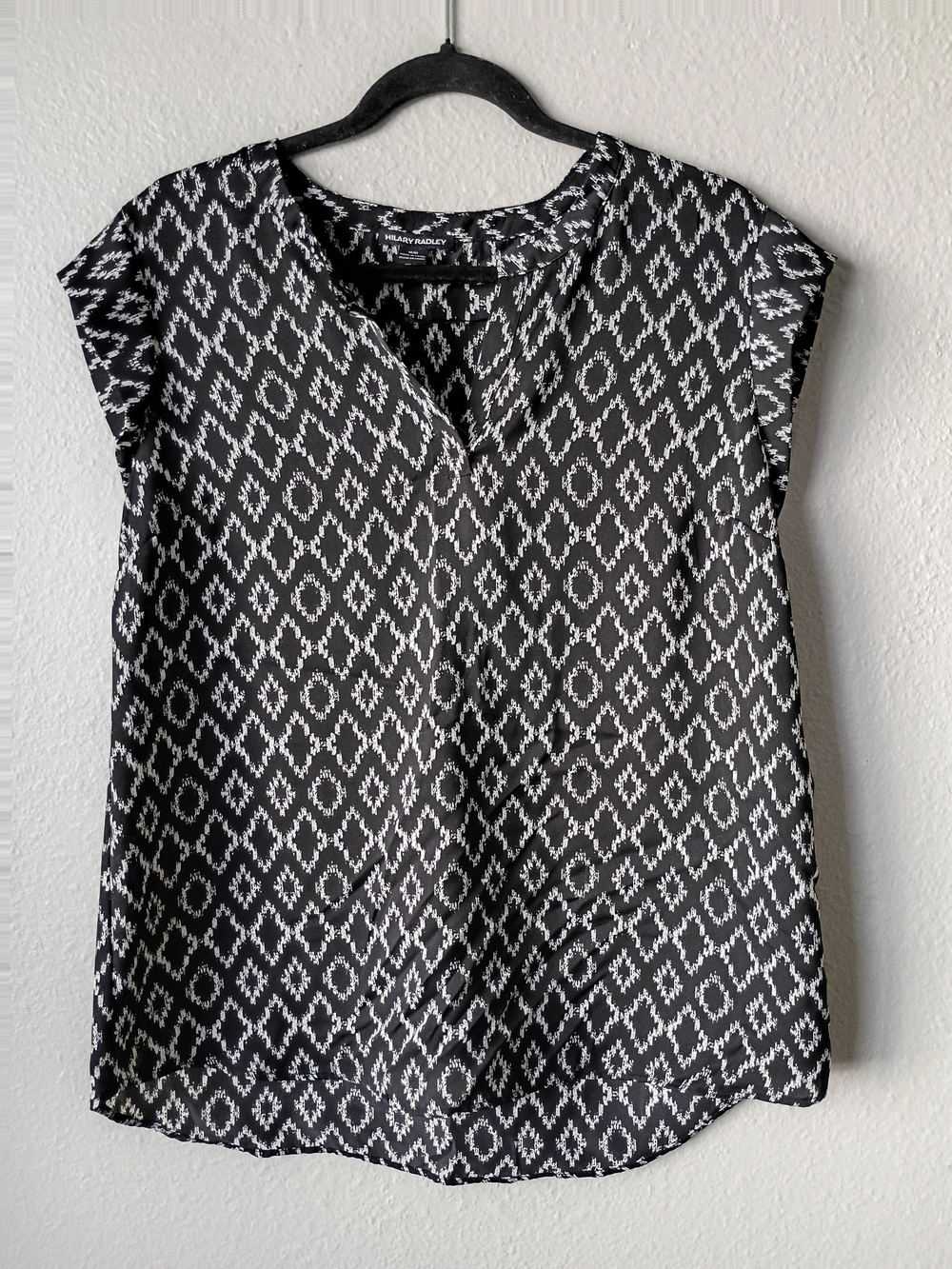 Hilary Radley Black & White Geometric Cap-Sleeve Blouse Size Medium